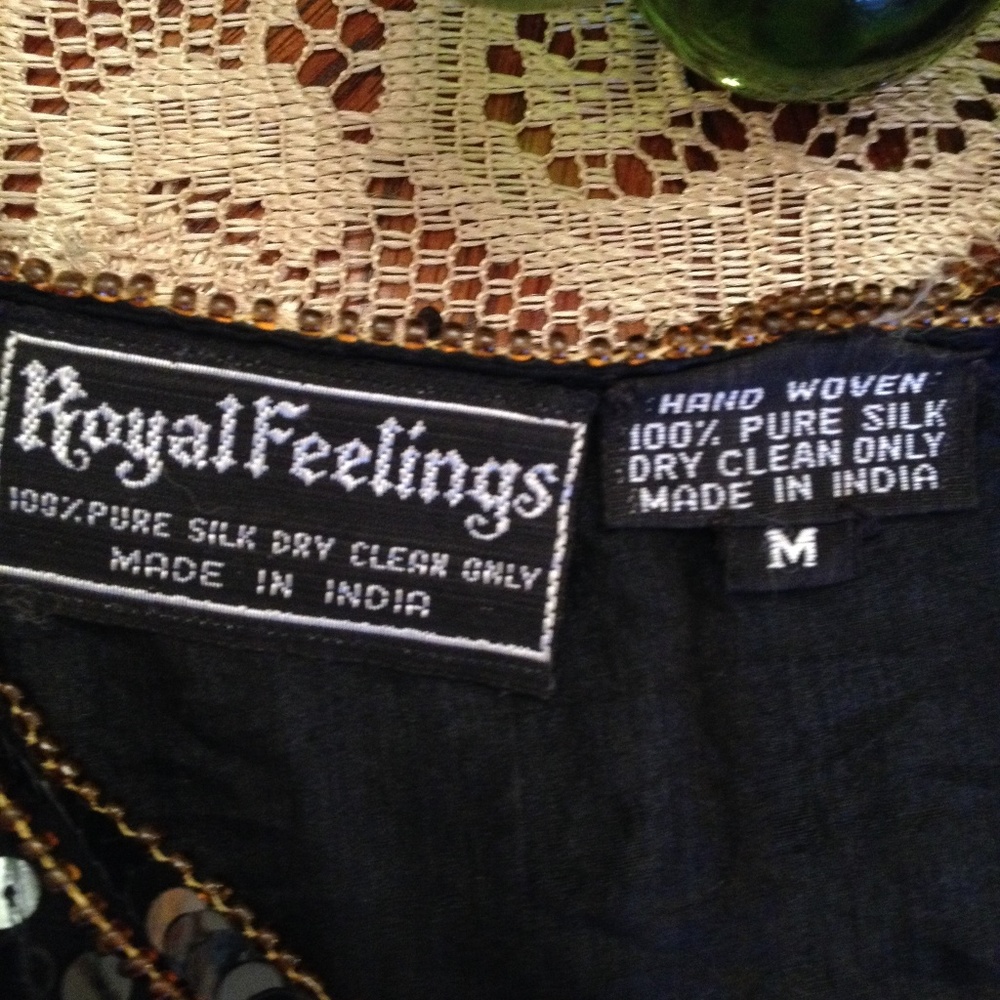 Vintage ROYAL FEELINGS Black &Gold Sequin top - Picture 13 of 13